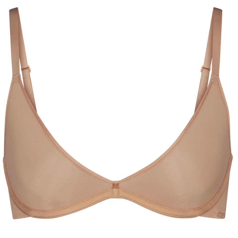 NEW WITH TAGS NEVER WORN!!! Skims “Weightless Scoop Bra”